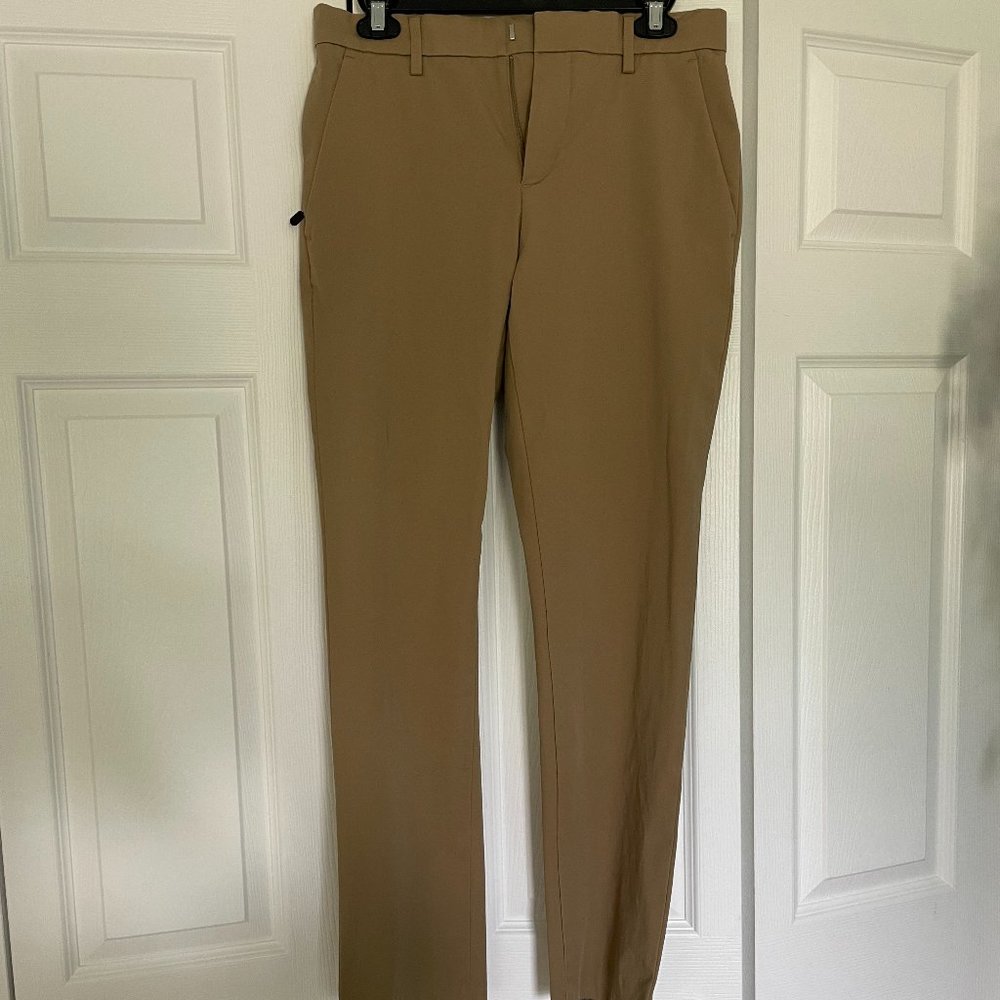 Dockers Smart Tech 360 slim fit chinos-khaki , size 28 x 30
